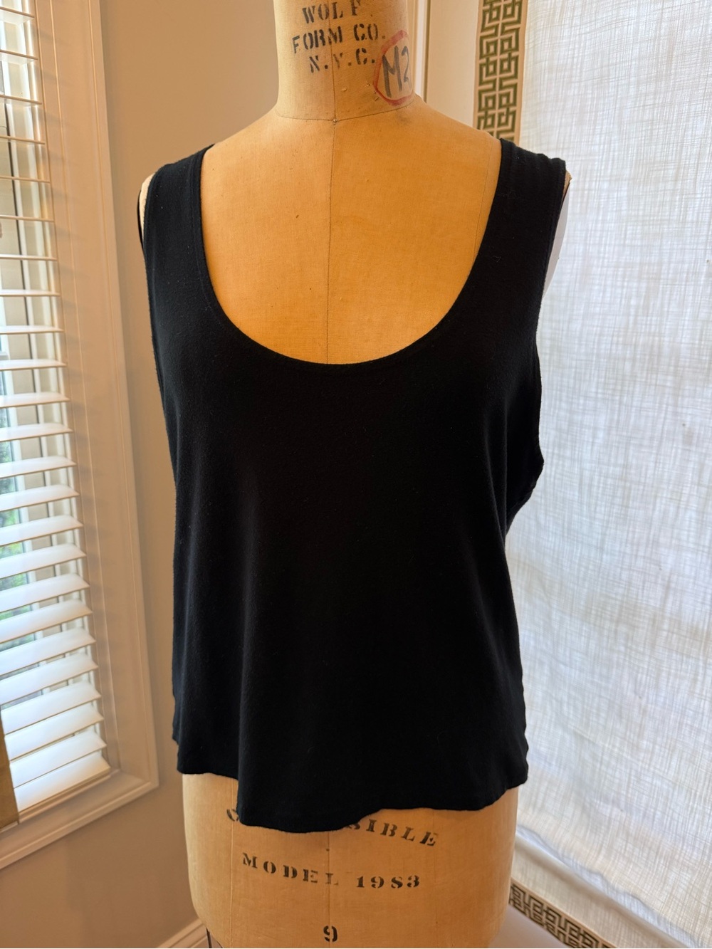 CIty DKNY Black Scoop Neck Sleeveless Tank Top